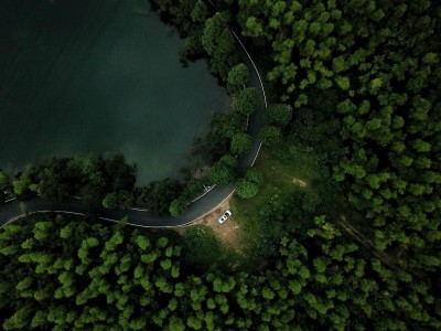 嘉理证券 问界M9泊车功能再升级：车外语音+远程对讲，碰撞哨兵模式守护安全